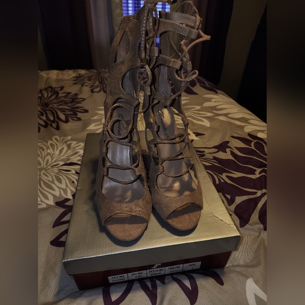 Heels - Picture 6 of 6
